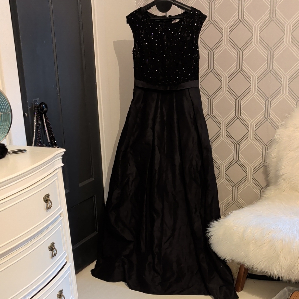 Elegant Black Evening Gown
